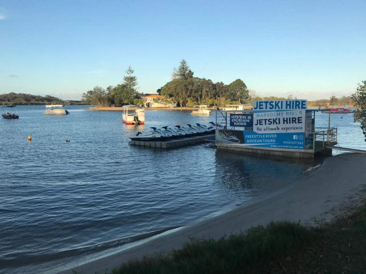 River View Getaway - Great Location Apartment