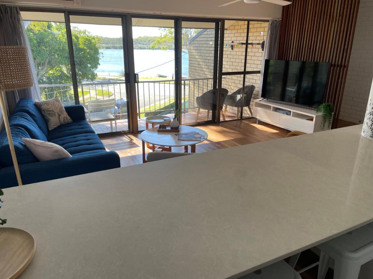 River View Getaway - Great Location Apartment *